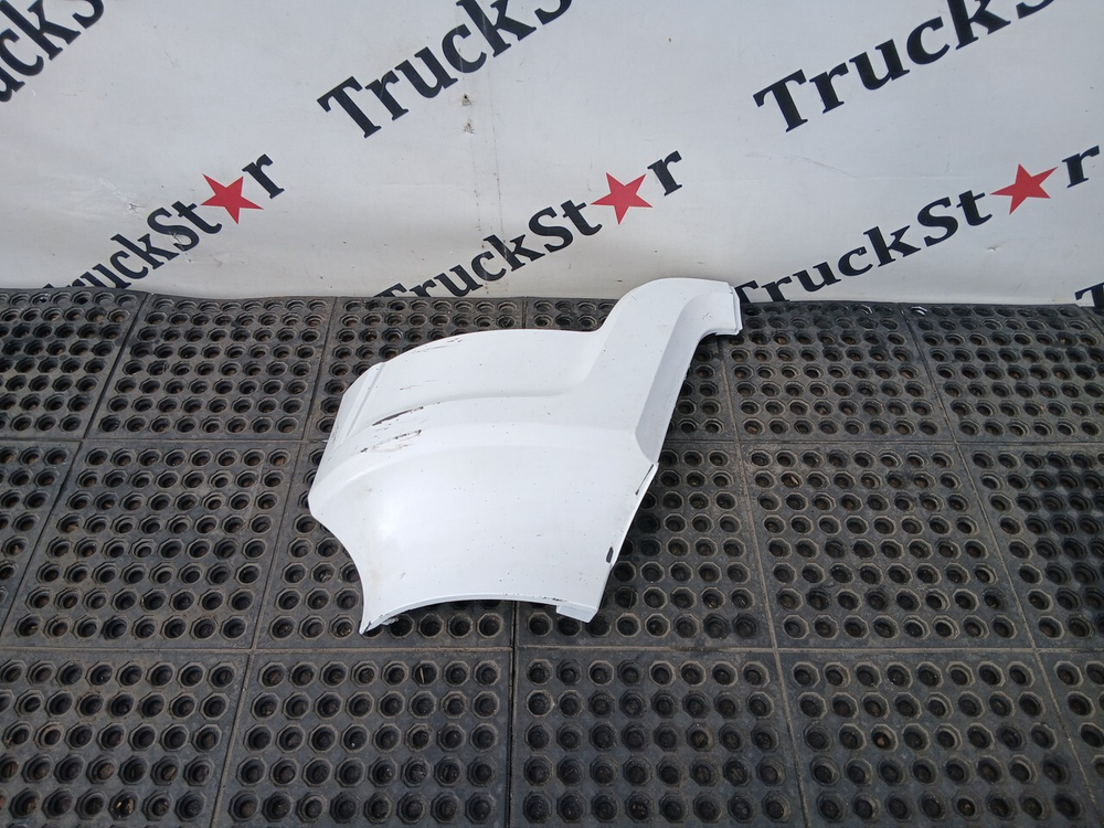 Накладка фары левой