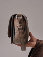 Сумка кожаная Azaro 30741 тауп соло