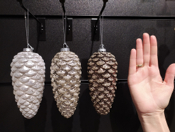 Елочная игрушка 7х16см House of Seasons Шишка шампань/белая/серебро в ассортименте 3 вида