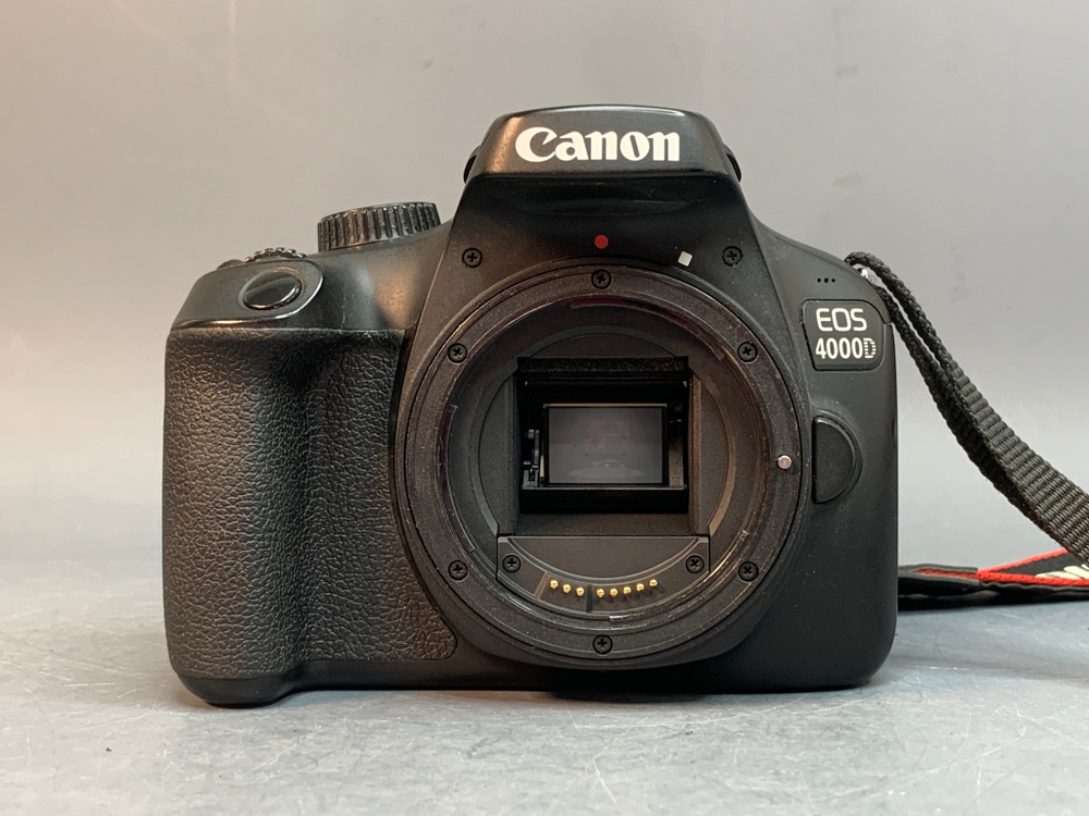Canon EOS 4000D Body 19.300 кадров