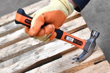 Молоток  с гвоздодером 340 гр с фиберглассовой рукояткой Tactix 221003