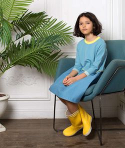 Голубое платье с кантом