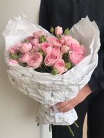 Букет из кустовой пионовидной розы