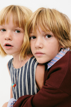 ZARA TIMELESS — ТОЛСТОВКА С ВЫШИВКОЙ, ГРАНАТОВЫЙ