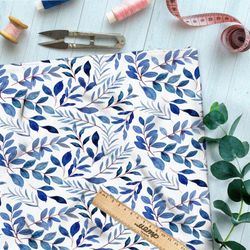 Ткань атлас мелкие акварельные листья на белом фоне