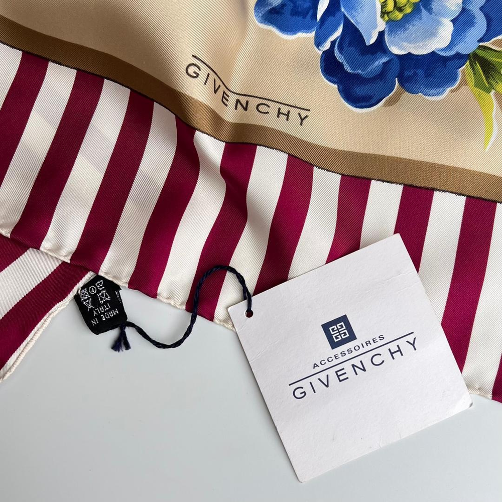 Платок с синими цветами Givenchy