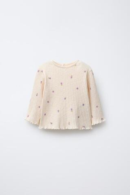 ZARA ФУТБОЛКА С ЦВЕТОЧНЫМ РЕЛЬЕФОМ, ЭКРЮ