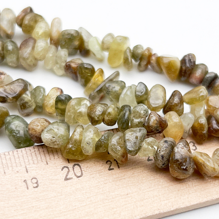 Гранат зеленый бусины (гроссуляр), крошка 4-8 мм, цена за нить 38 см