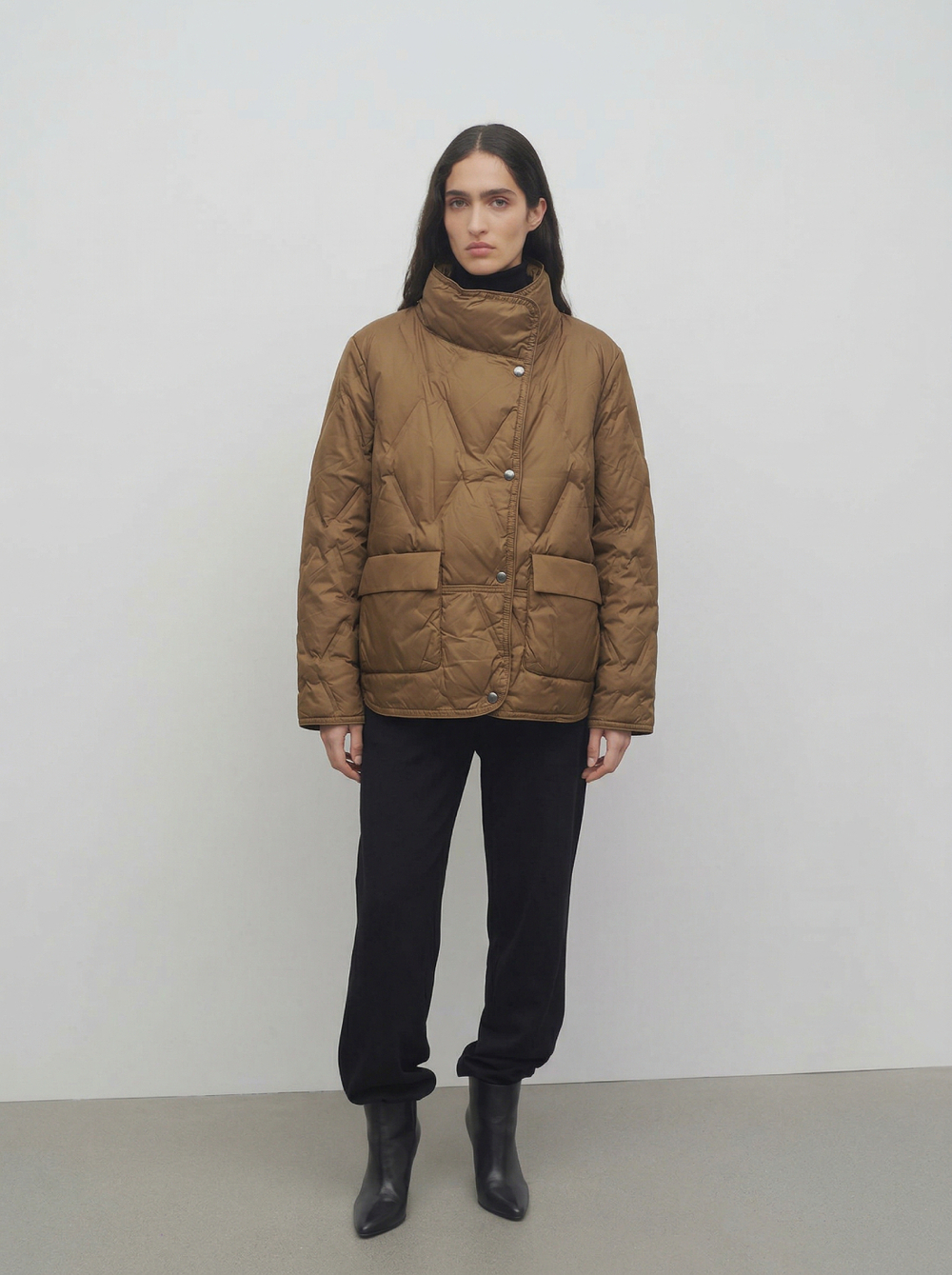 Легкая куртка на пуху