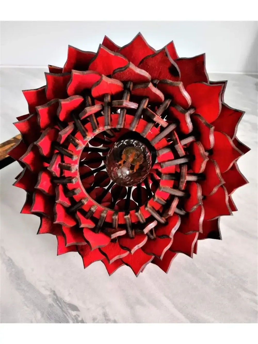 Настольный светильник из фанеры в стиле лофт "Шишка"