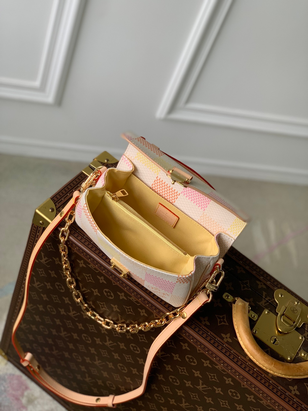Louis Vuitton Pochette Metis East West