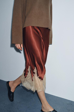 ZARA АТЛАСНАЯ ЮБКА С КОНТРАСТНЫМ КРУЖЕВОМ ZW COLLECTION, ГРАНАТОВЫЙ