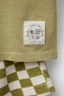 ZARA КОМПЛЕКТ ИЗ ФУТБОЛКИ И ШОРТОВ-ДЖОГГЕРОВ В КЛЕТКУ, ЭКРЮ/ХАКИ