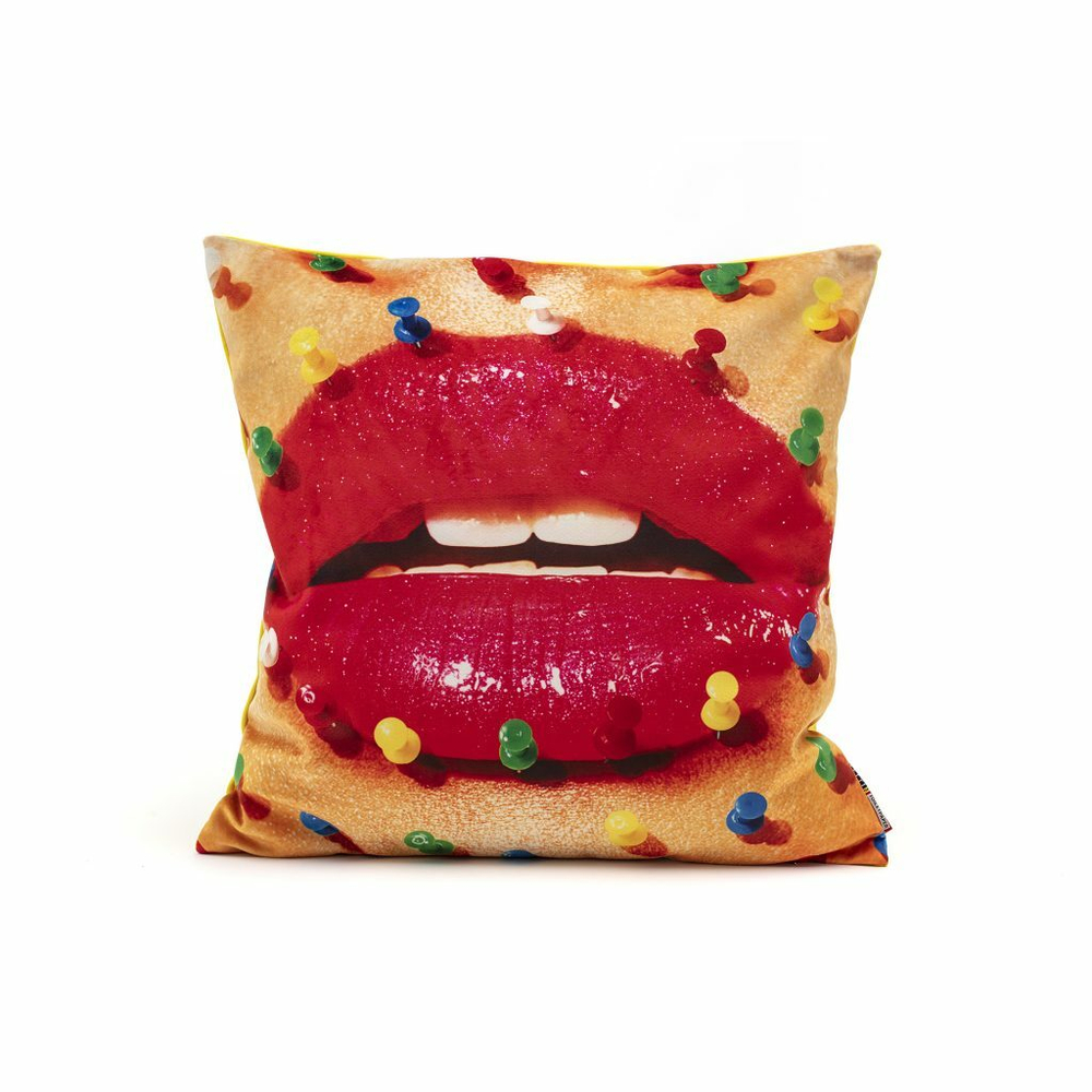 Подушка Toiletpaper Mouth With Pins 02330