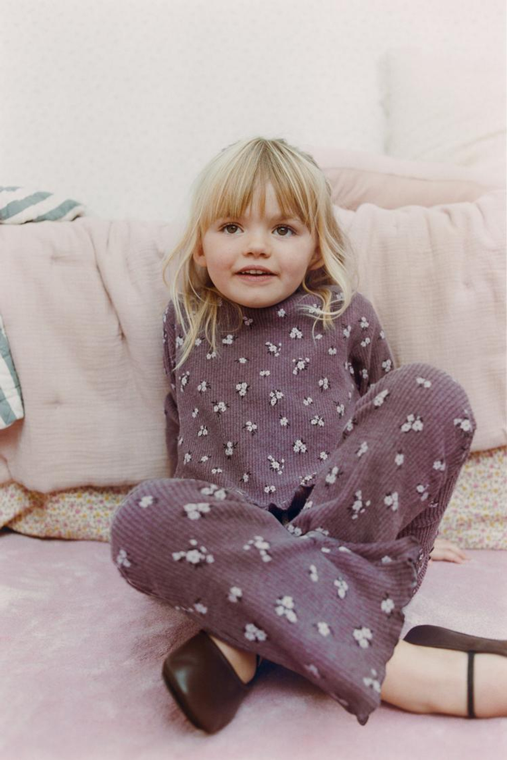 ZARA МЯГКИЕ РАСКЛЕШЕННЫЕ БРЮКИ С ПРИНТОМ, ГРАНАТОВЫЙ