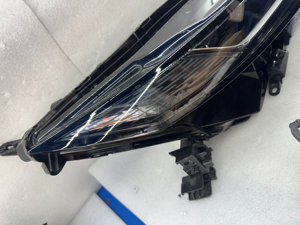 Блок фары (LED) Nissan Ariya оригинал,