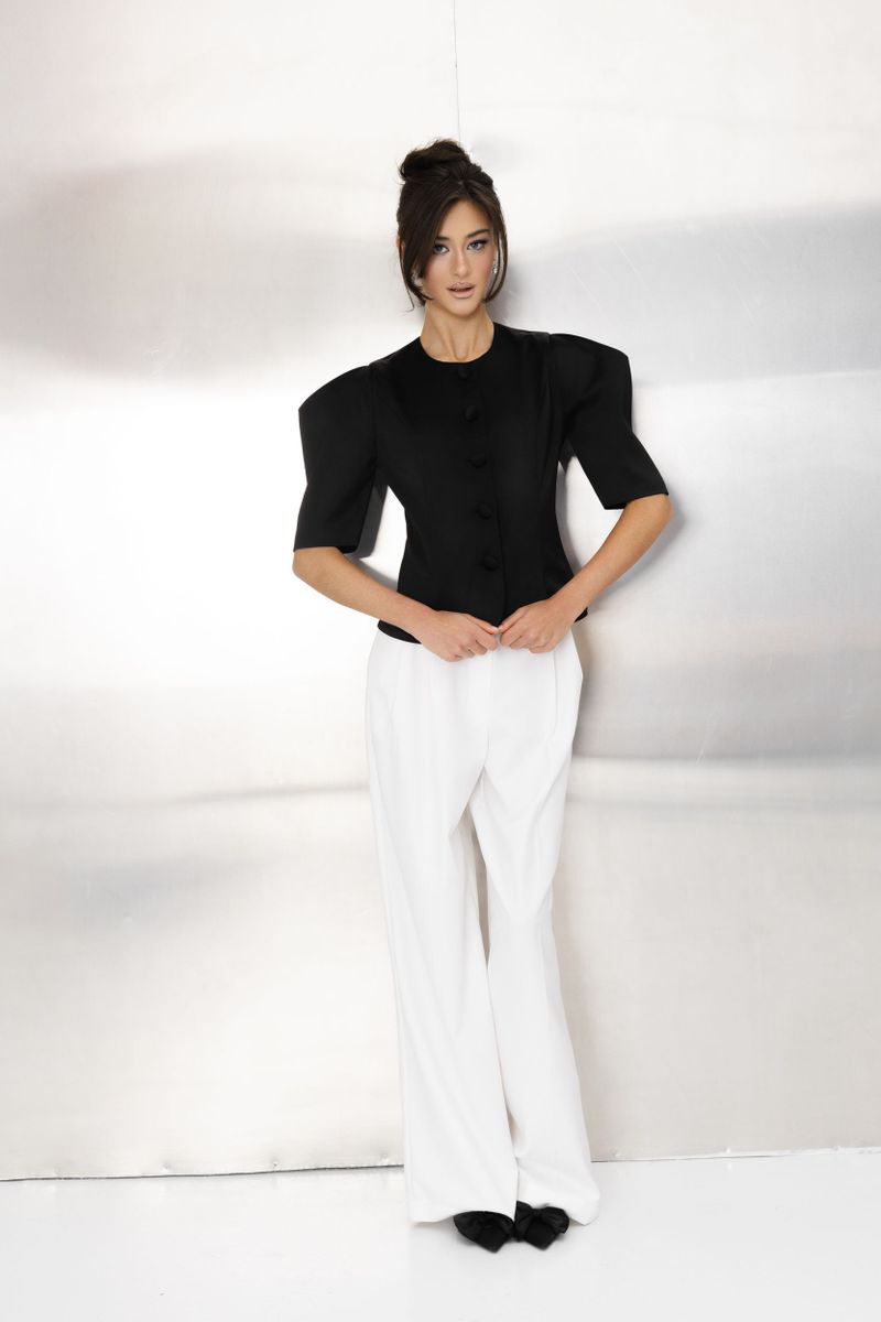 Блуза из атласа на пуговицах черная