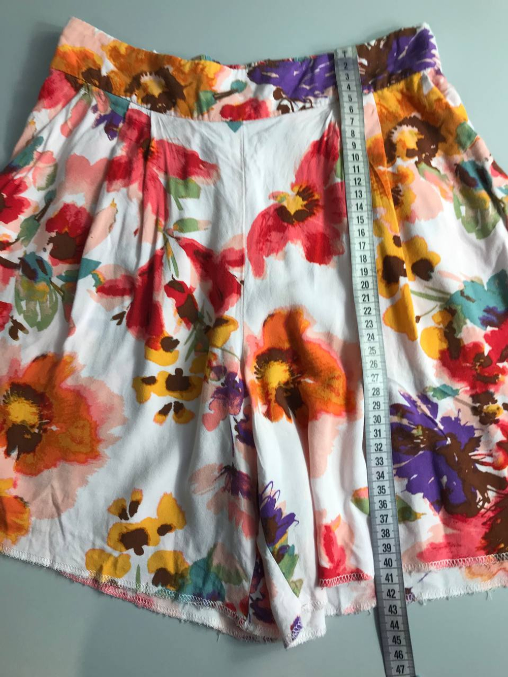 Шорты H&M тонкие и классной расцветки, маркировка 36, визуально на 42 размер