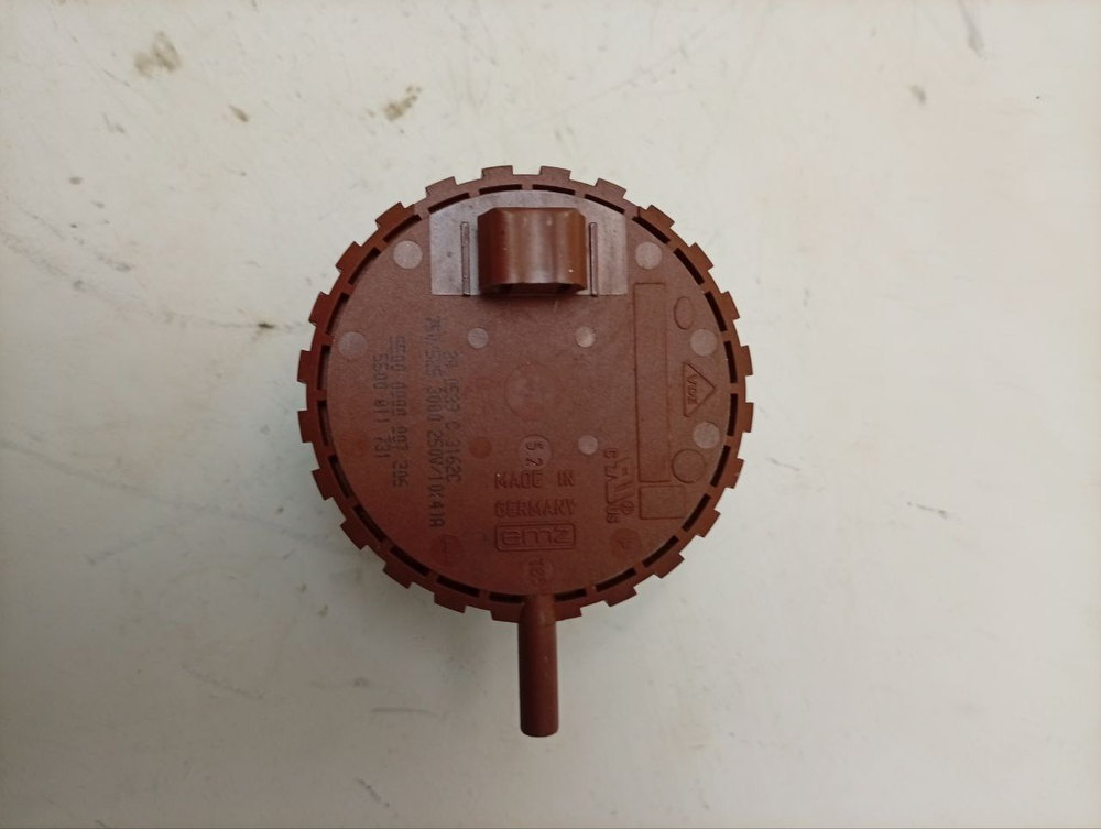 S1WTF3002A кт14 Прессостат (датчик уровня воды) для стиральной машины Bosch, Siemens 5500011731 б/у