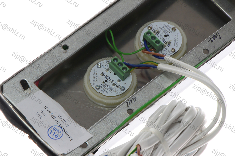 Пост вызывной накладной двухкнопочный в сборе, круглая кнопка, символ "Стрелка", красная подсветка, сатинированная (шлифованная) нержавеющая сталь, ПЛВ54И-Н1А0200ЩУ3, 0601Щ.12.04.200А-04