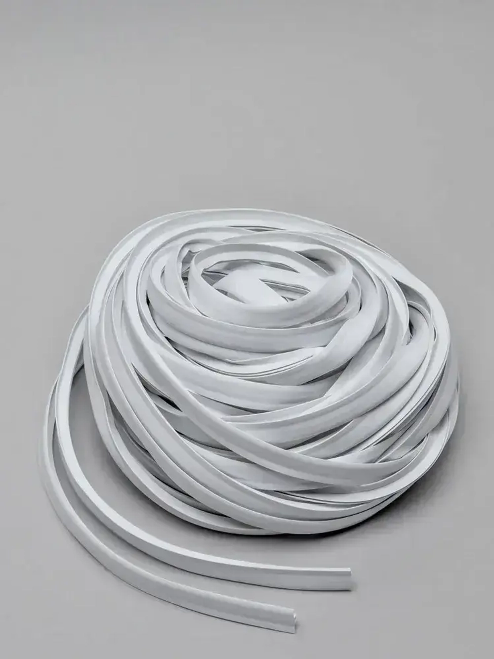 Вставка заглушка для натяжного потолка, 20 м, белая / плинтус ленточный для маскировки стыков в ванной, кухне и комнате