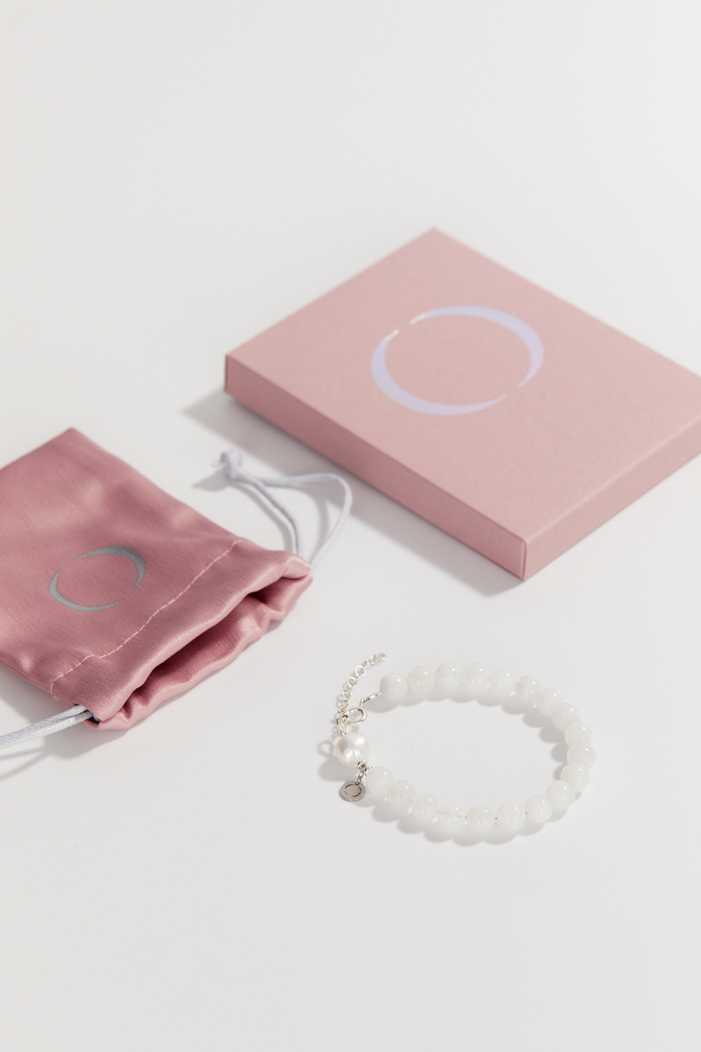 Браслет I AM THE ALTAR из лунного камня