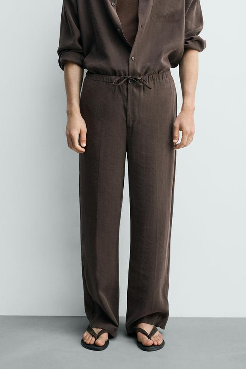 ZARA БРЮКИ RELAXED FIT ИЗ СТРУЯЩЕЙСЯ ТКАНИ, КОРИЧНЕВЫЙ