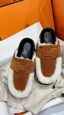 Мюли Hermes Go Mule женские замшевые с мехом в темно-коричневом цвете