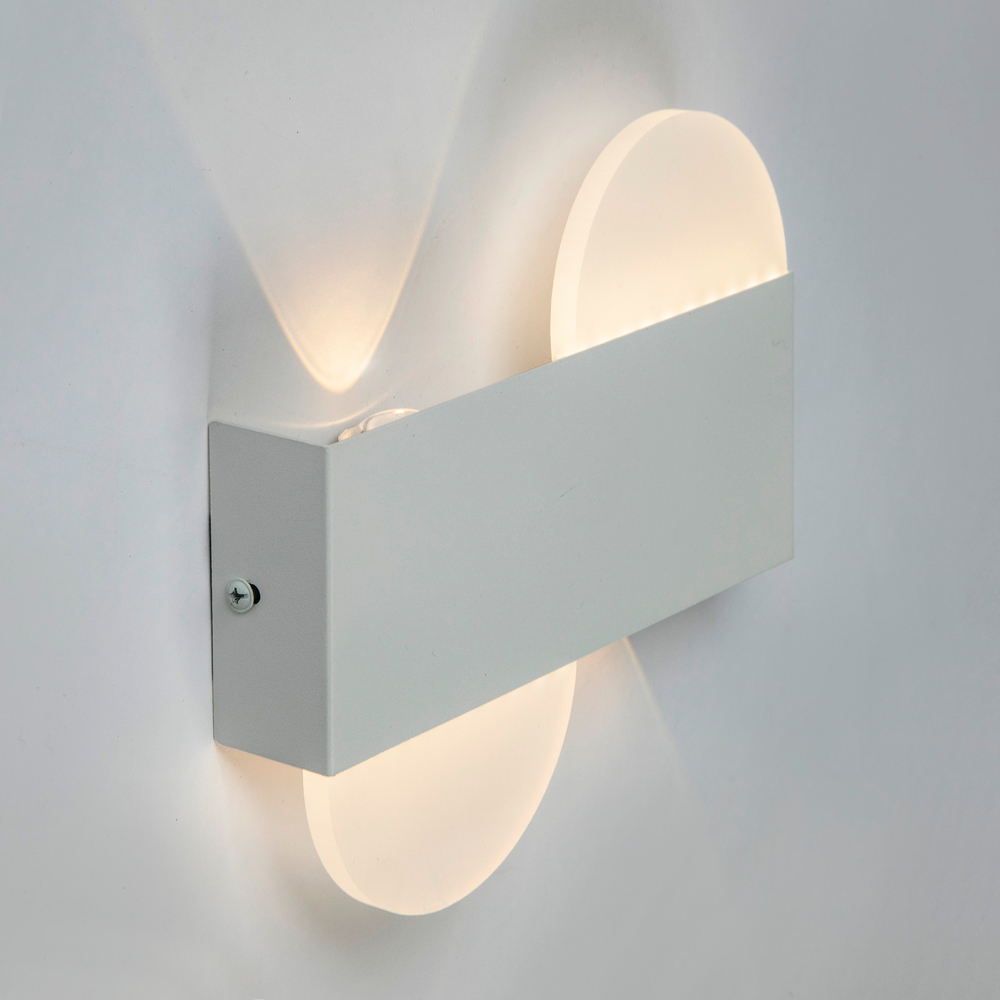 Настенный светодиодный светильник LED4U L8104-4 WH