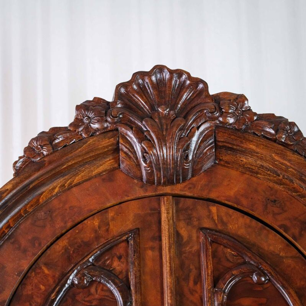 Шкаф — витрина