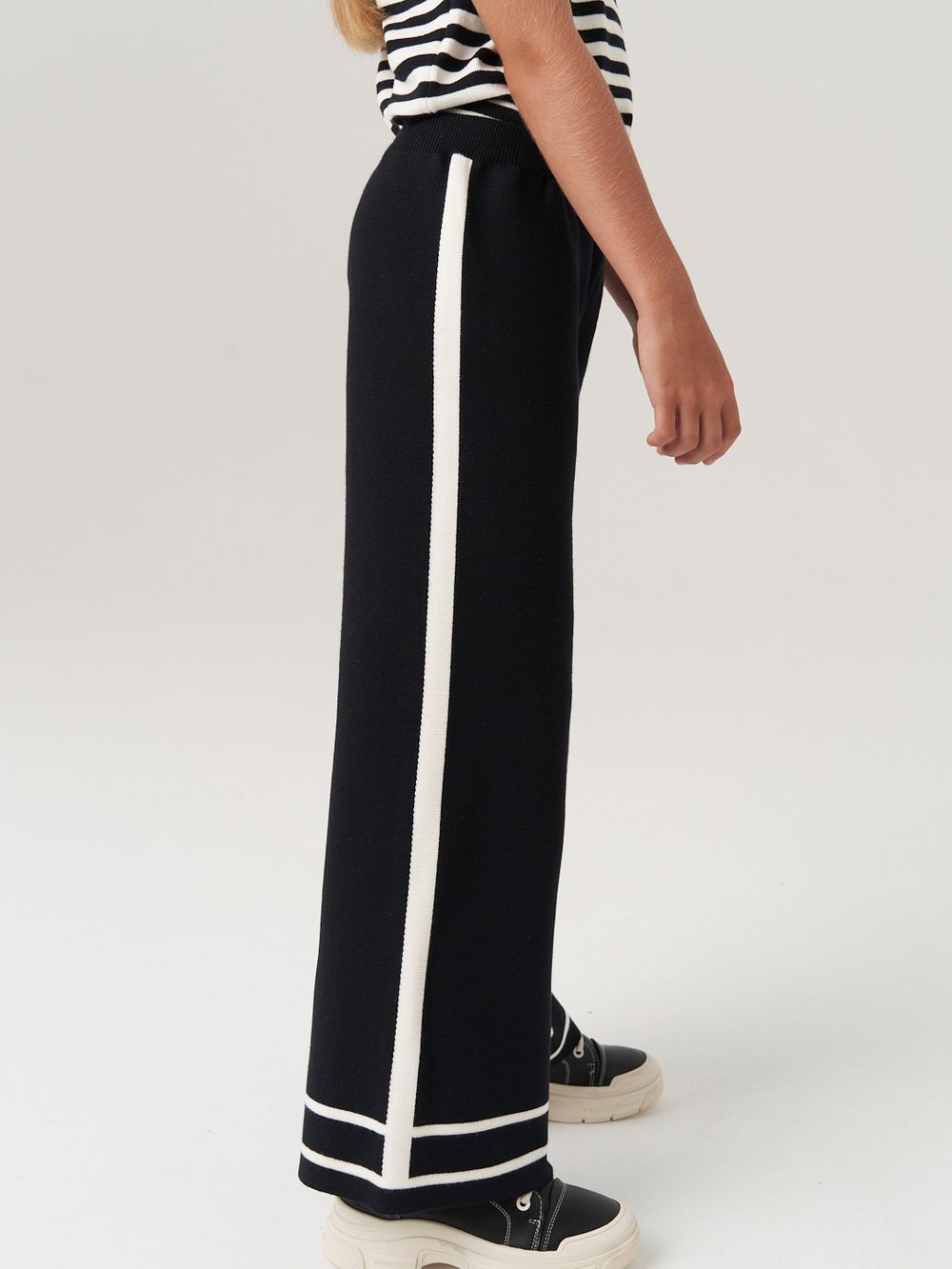 АТ570-1 Брюки для девочки черный