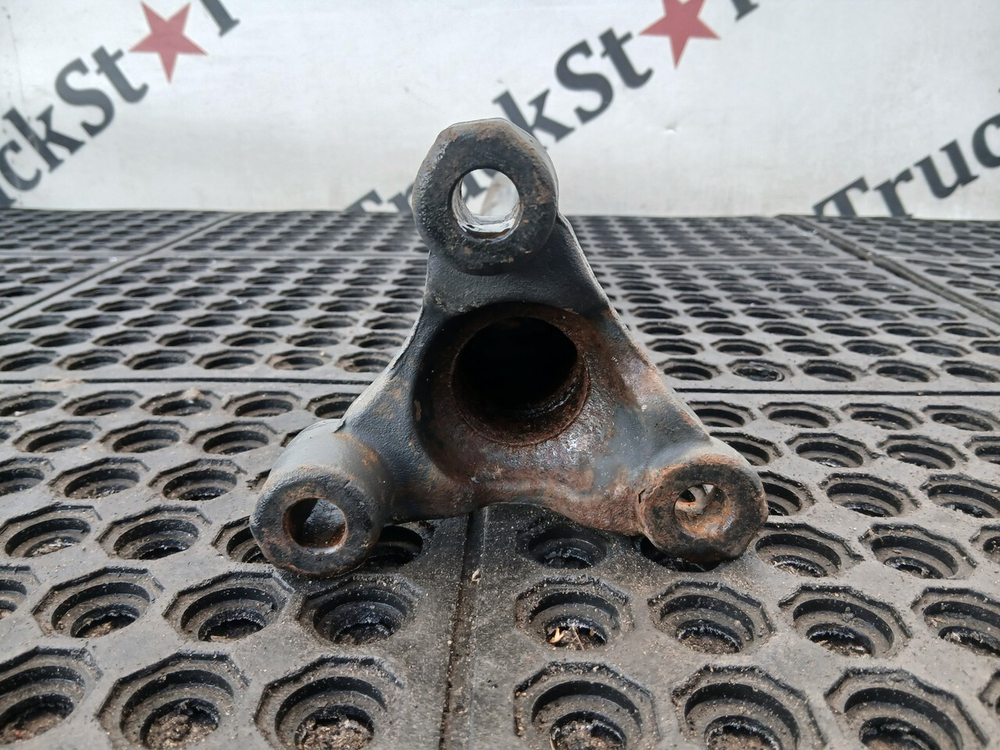 Кронштейн крыла заднего