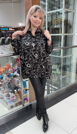 Нарядная туника-блузон с красивым фасоном и подвеской