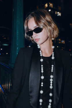 ZARA МЕТАЛЛИЧЕСКОЕ ОЖЕРЕЛЬЕ-ШНУРОК С ЖЕМЧУГОМ, ОТТЕНКИ СЕРОГО