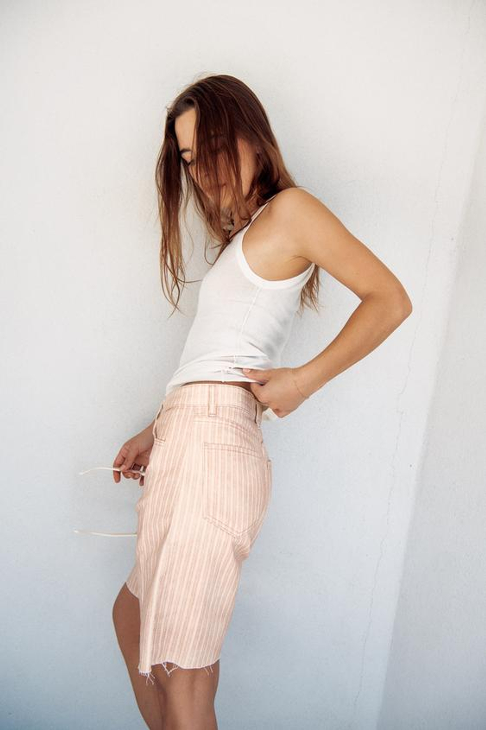 ZARA ДЖИНСОВЫЕ ШОРТЫ RELAXED СО СРЕДНЕЙ ПОСАДКОЙ — ZW COLLECTION, РОЗОВЫЙ