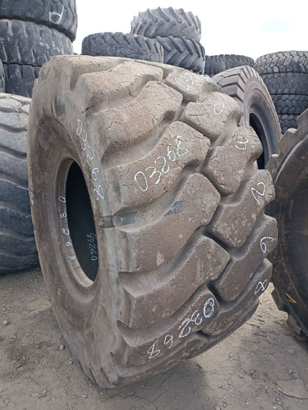 35/65R33 Bridgestone RT-5D шина б/у