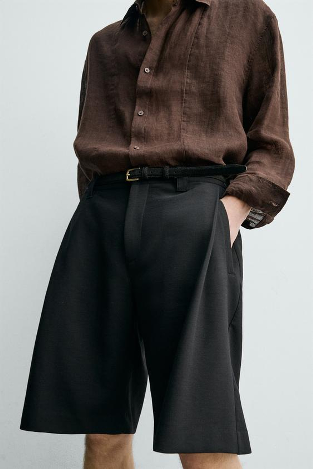 ZARA ШОРТЫ RELAXED FIT С БОКОВЫМИ СКЛАДКАМИ, ЧЕРНЫЙ