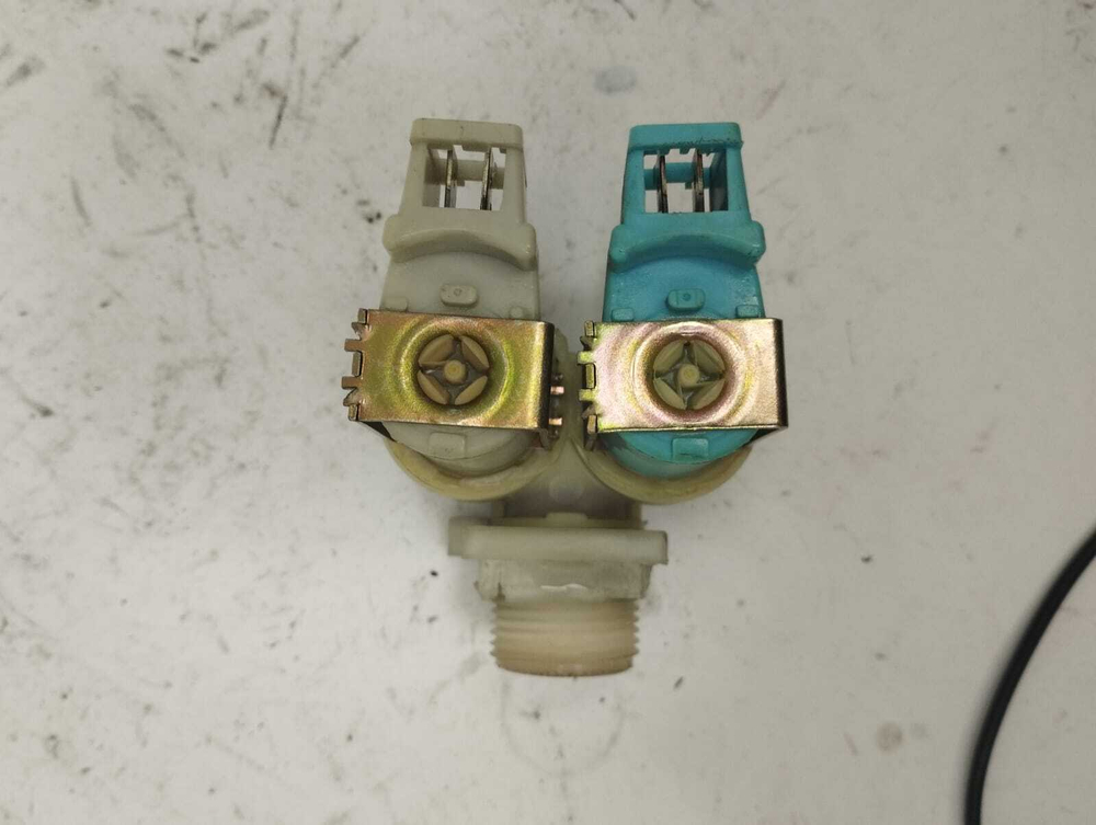 Клапан подачи воды Electrolux 3792260709 б/у для стиральных машин