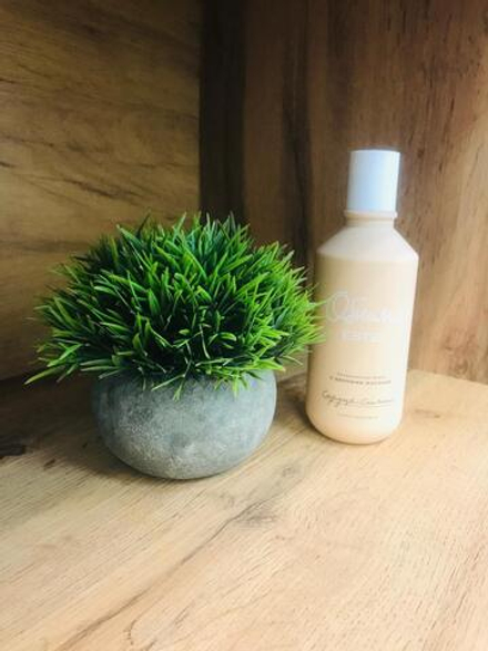 Кондиционер блеск с ценными маслами для легкого расчесывания волос ОБНИМИ