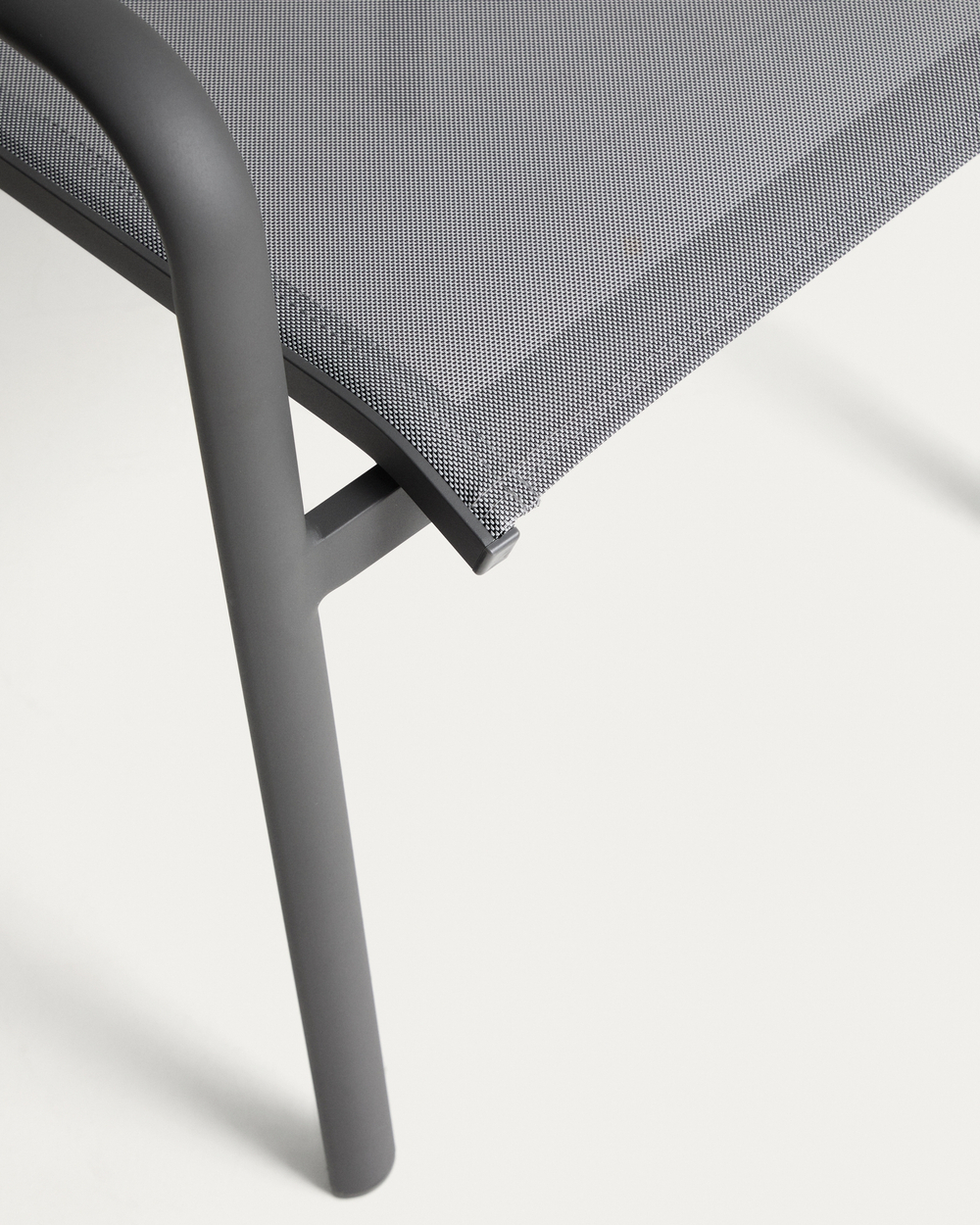 Уличный стул Luri из графитового алюминия и серого текстиля