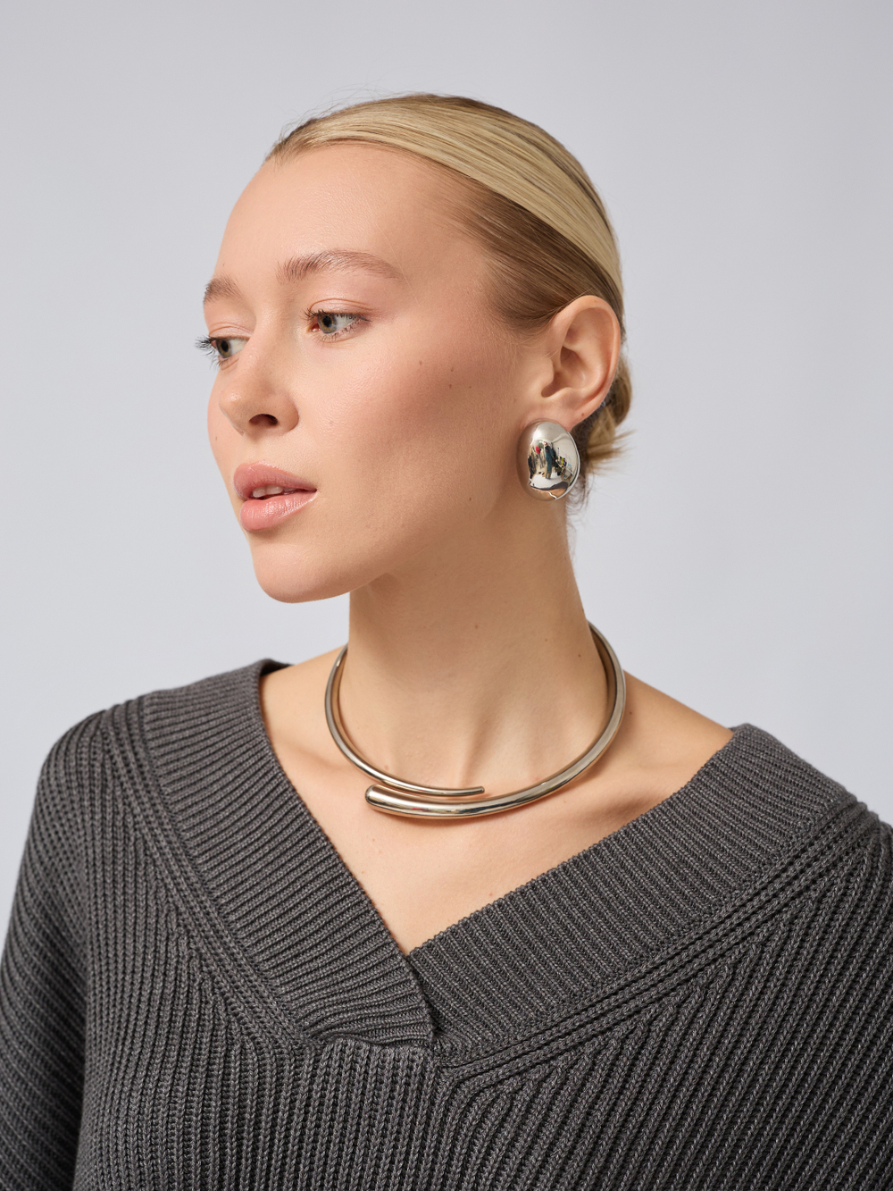 Джемпер вязаный с v-вырезом