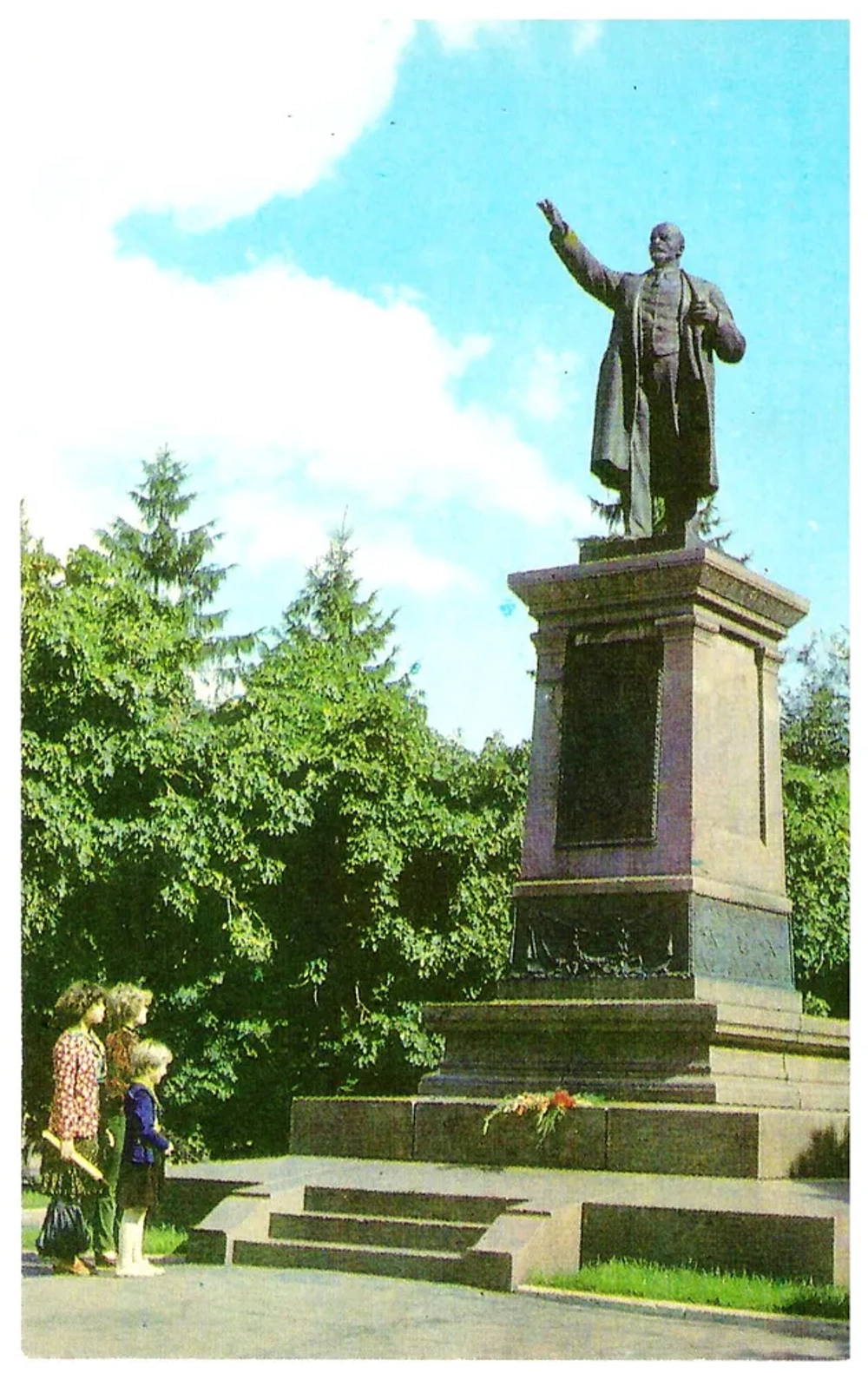 Почтовая открытка Сумы, памятник В.И. Ленину