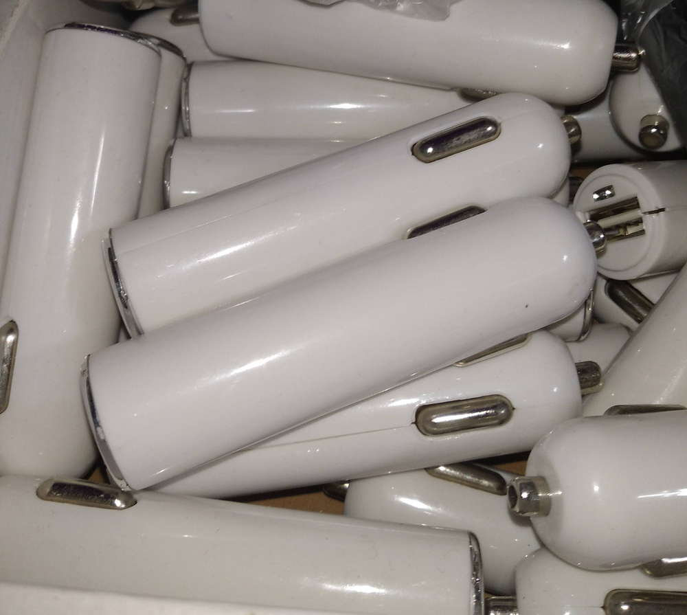 Зарядное устройство автомобильное в прикуриватель