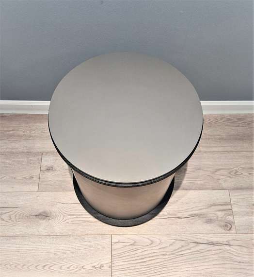 Прикроватная тумбочка 4484 с поворотным закрыванием