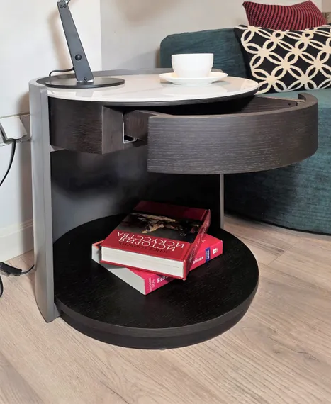 Прикроватная тумбочка Ditre с ящиком и полкой, венге, белая керамика