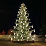 Светодинамическая елка ствольная со скамейкой, встроенная гирлянда: Теплый свет - "Лесная" (Литая хвоя) 14 м