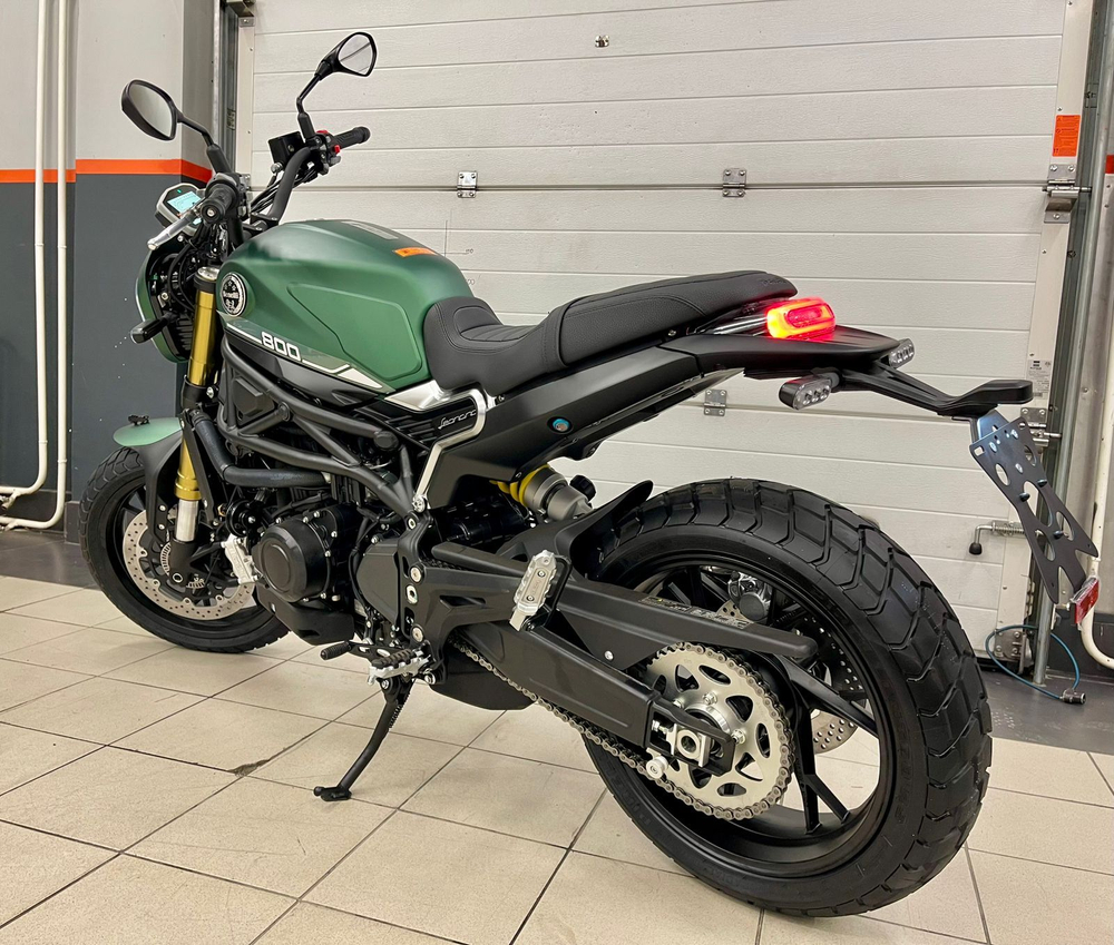 Benelli Leoncino 800 (Green)