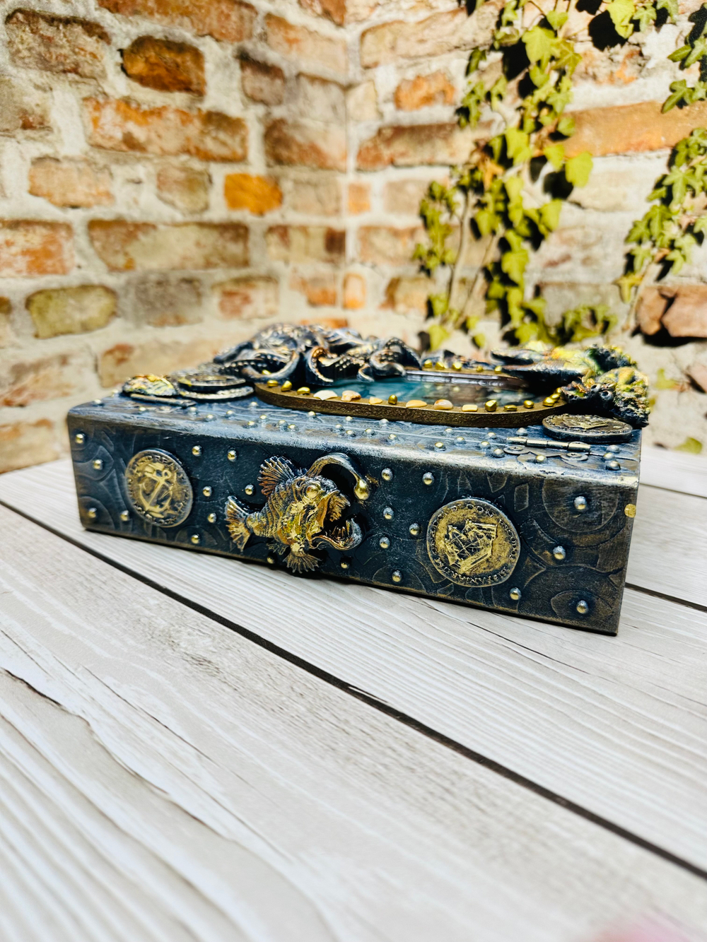 Шкатулка-книга "Сокровища пиратов"