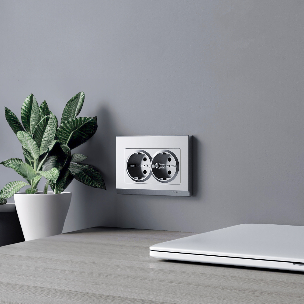 Розетка двойная с заземлением (серебряный матовый)