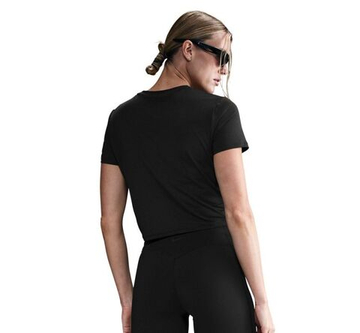 Женская теннисная футболка Nike One Classic Dri-Fit Twist Short Sleeve Top - black/white